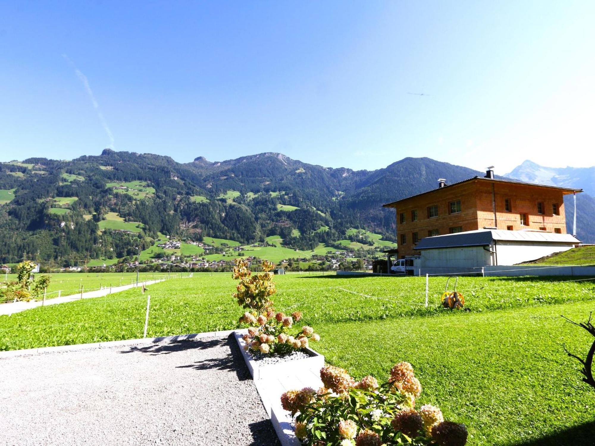 Quiet Holiday Flat Near The Mayrhofen Ski Area Schwendau Exterior photo